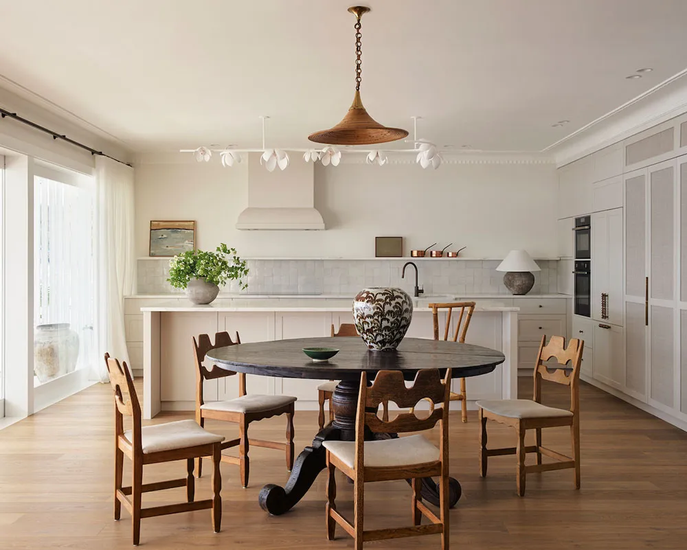 Intérieurs blancs et vues panoramiques : maison côtière à Sydney - Gallery image 3