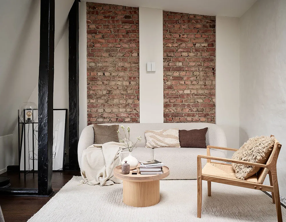 Скошені стеля, цегляна стіна і гардеробна кімната: цікава мансарда в Швеції (42 кв. м) - Gallery image 6