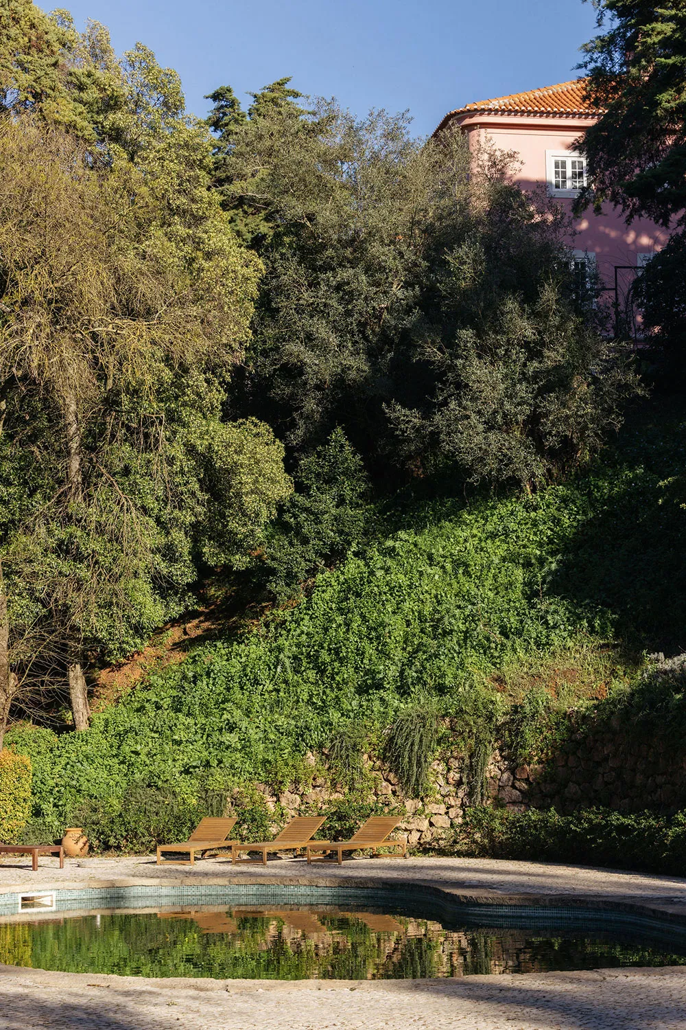 Style moderne d'une belle villa rose du XIXe siècle au Portugal - Gallery image 18