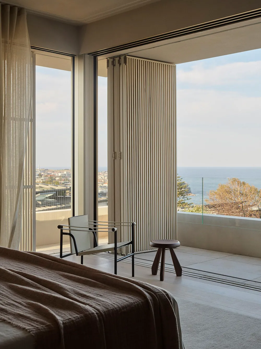 Soft Modern Interiors of a Stunning Oceanfront Villa in Australia - Gallery image 14