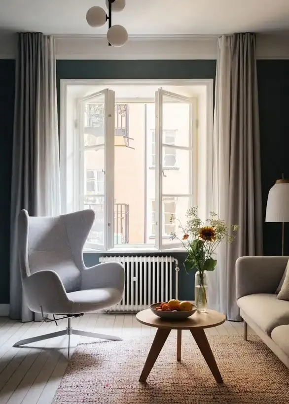 Stylowy kolor ścian w projekcie małego mieszkania w Stokholmie - Gallery image 1