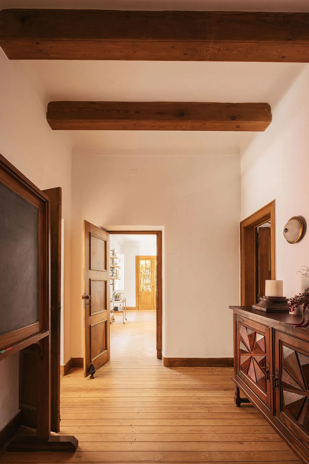 Style moderne d'une belle villa rose du XIXe siècle au Portugal - Gallery image 13