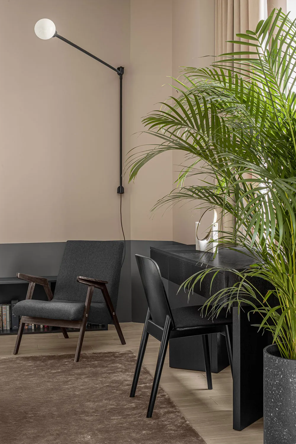 Style moderne de cuisine et plantes vivantes : appartement minimaliste à Kyiv - Gallery image 10