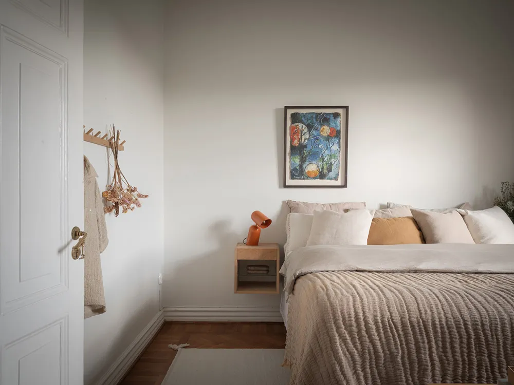 Appartement à deux étages avec de superbes fenêtres de mansarde en Suède - Gallery image 31