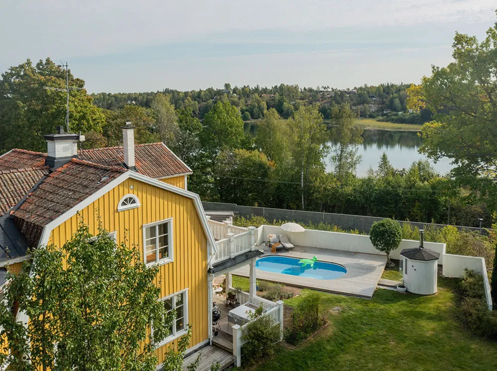 Urocza tradycyjna willa z basenem w Szwecji - Gallery image 1