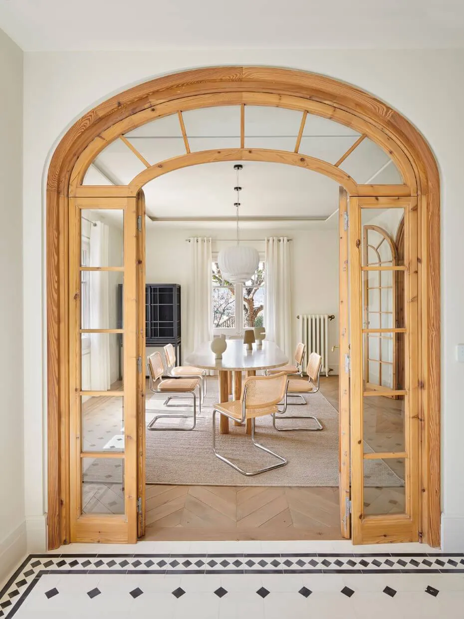 Light Modern Update of a Historic House in Catalonia - Gallery image 4