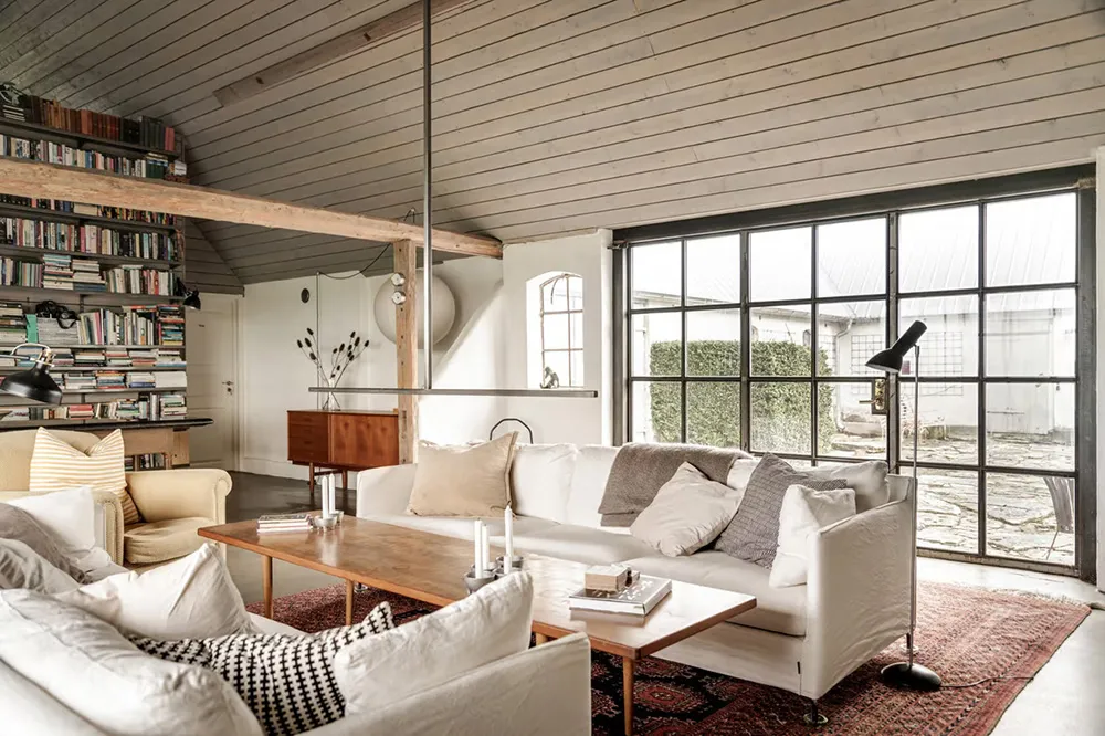 Просторные и тёплые интерьеры бывшей фермы в Швеции - Gallery image 5