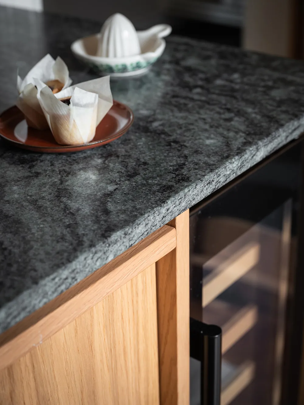 Appartement à deux étages avec de superbes fenêtres de mansarde en Suède - Gallery image 27