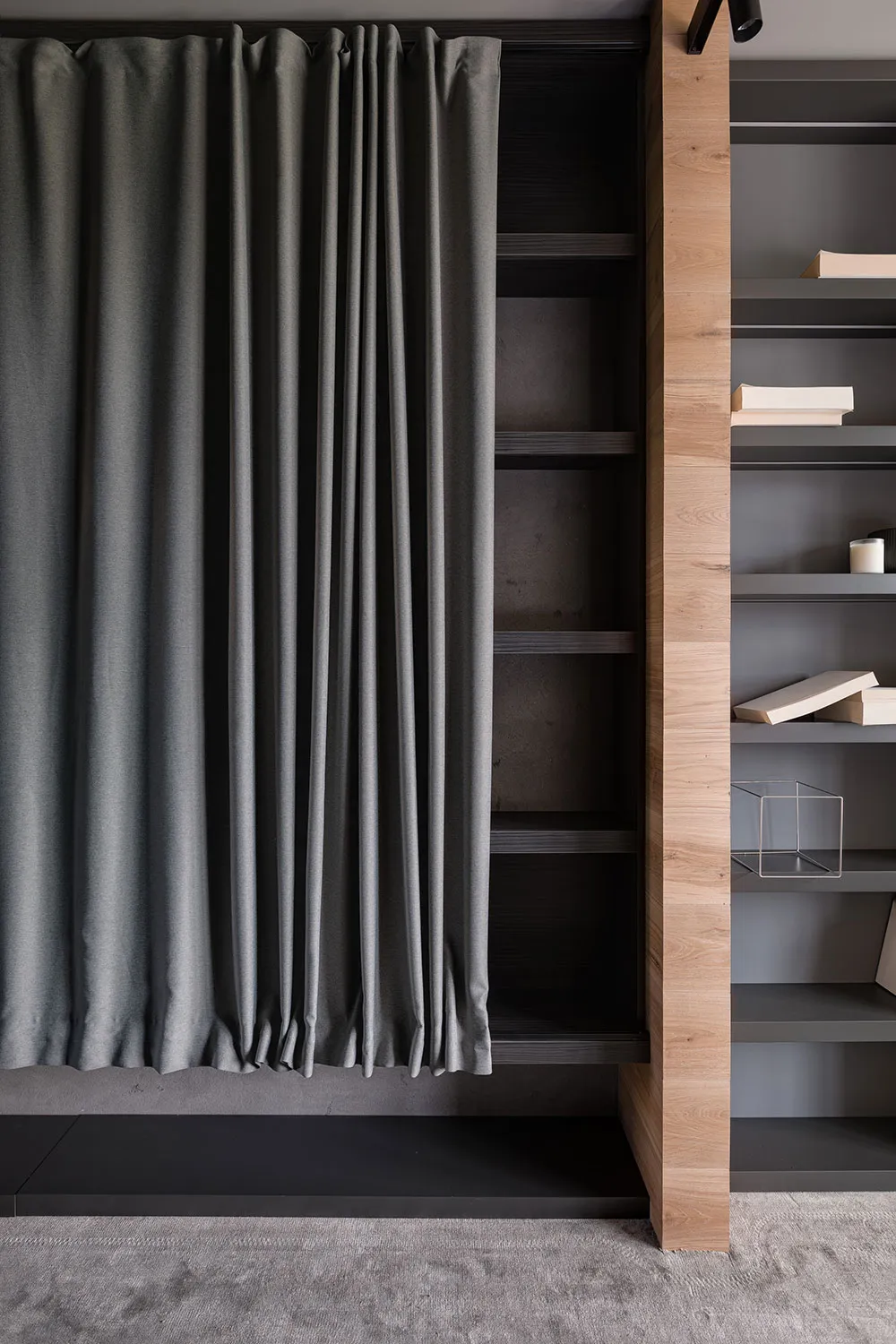 Современный дом для семьи в Днепре с обилием дерева в декоре - Gallery image 16