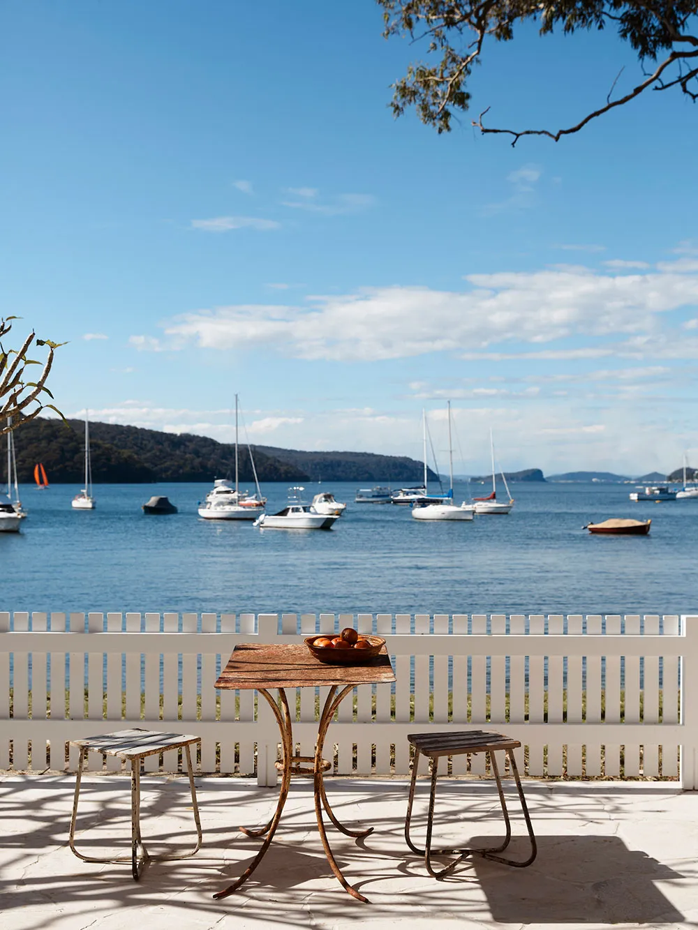 Intérieurs blancs et vues panoramiques : maison côtière à Sydney - Gallery image 18