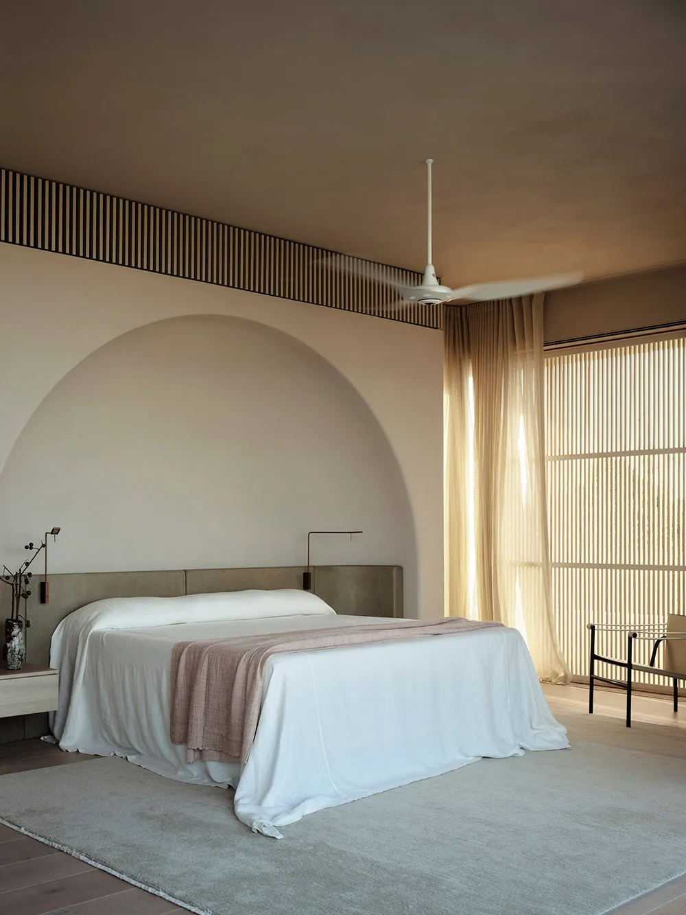 Soft Modern Interiors of a Stunning Oceanfront Villa in Australia - Gallery image 12