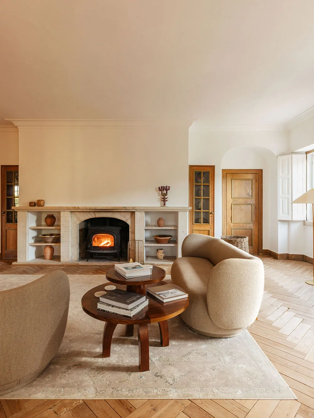 Style moderne d'une belle villa rose du XIXe siècle au Portugal - Gallery image 3