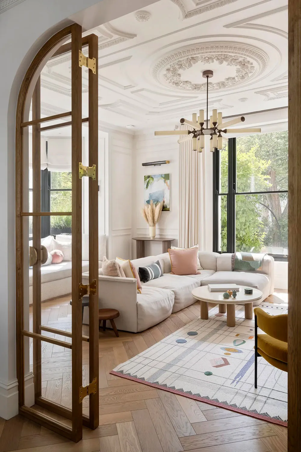 Изысканный современный интерьер в приятных пастельных оттенках в Лондоне - Gallery image 1