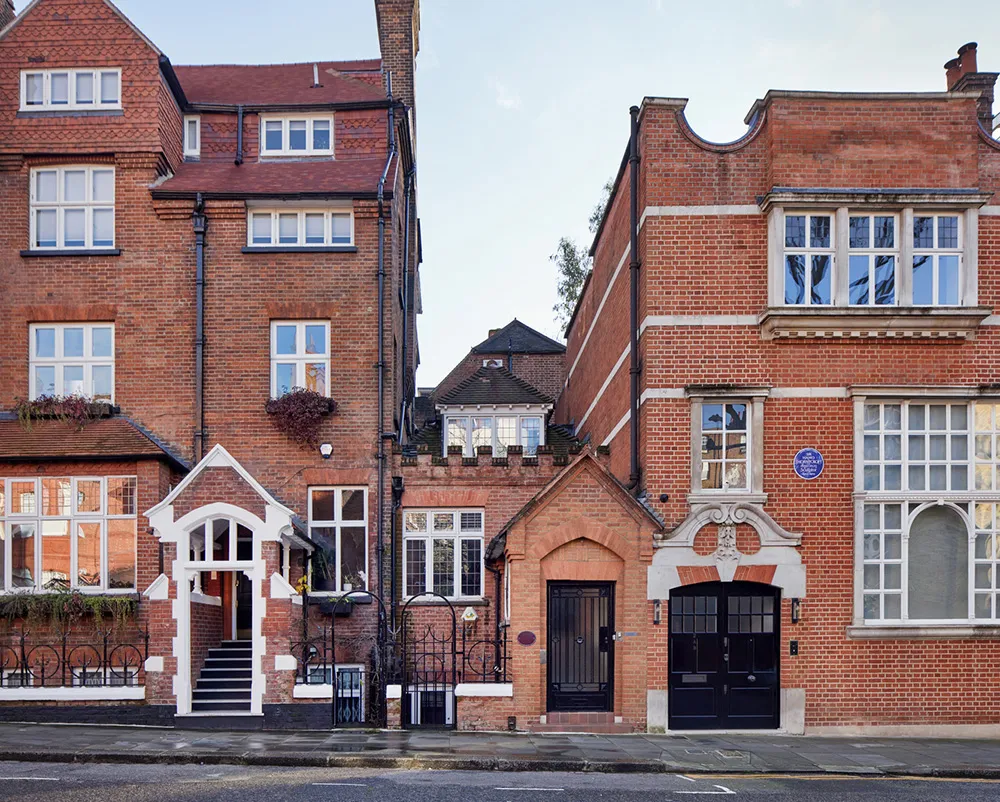 Excellent design of a historical house in London - Gallery image 1