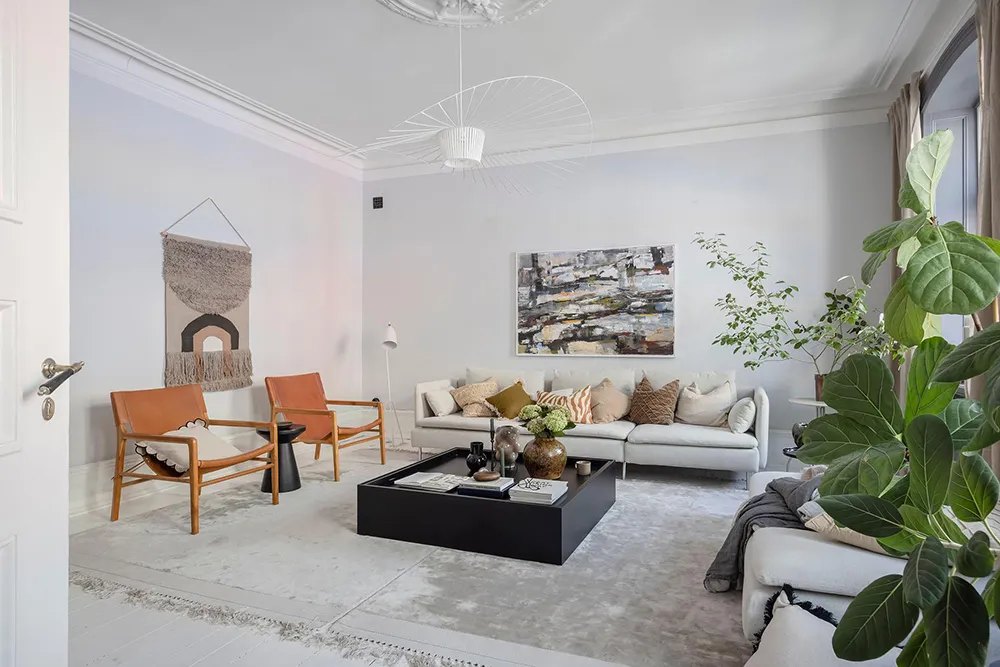 Elegancki skandynawski wnętrze z otwartymi półkami i nowoczesnymi szarymi akcentami (74 m²) - Gallery image 6