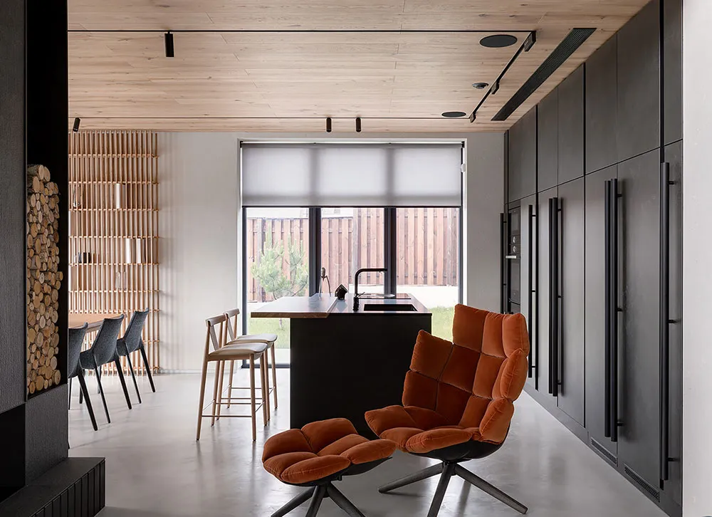 Современный дом для семьи в Днепре с обилием дерева в декоре - Gallery image 7