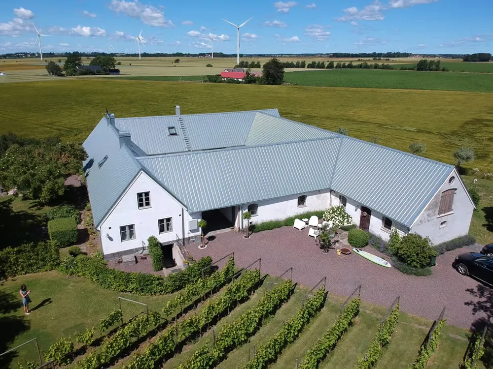 Просторные и тёплые интерьеры бывшей фермы в Швеции - Gallery image 36