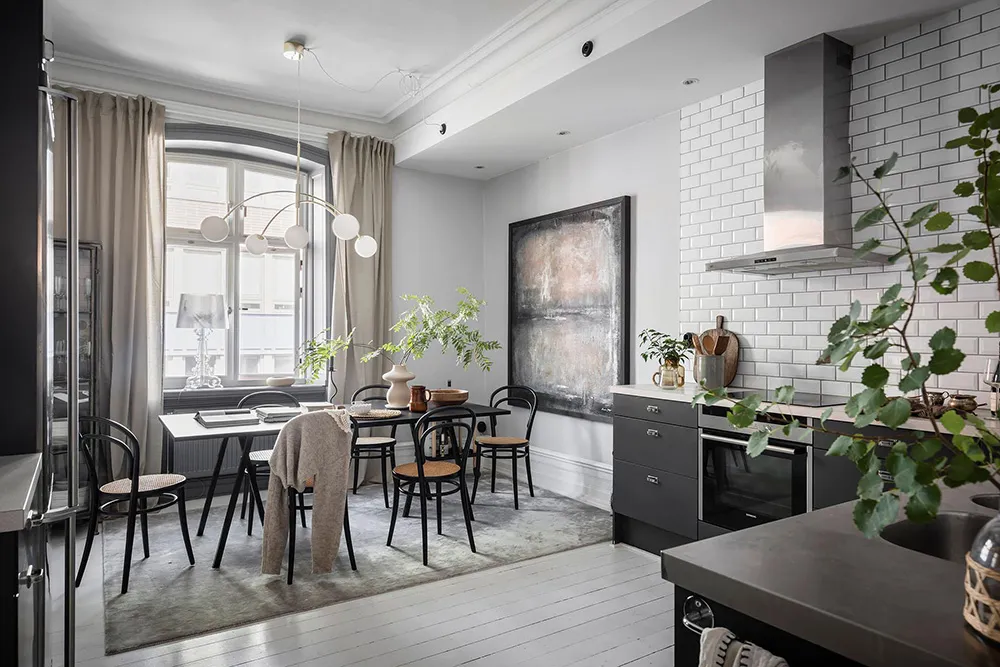 Elegancki skandynawski wnętrze z otwartymi półkami i nowoczesnymi szarymi akcentami (74 m²) - Gallery image 20