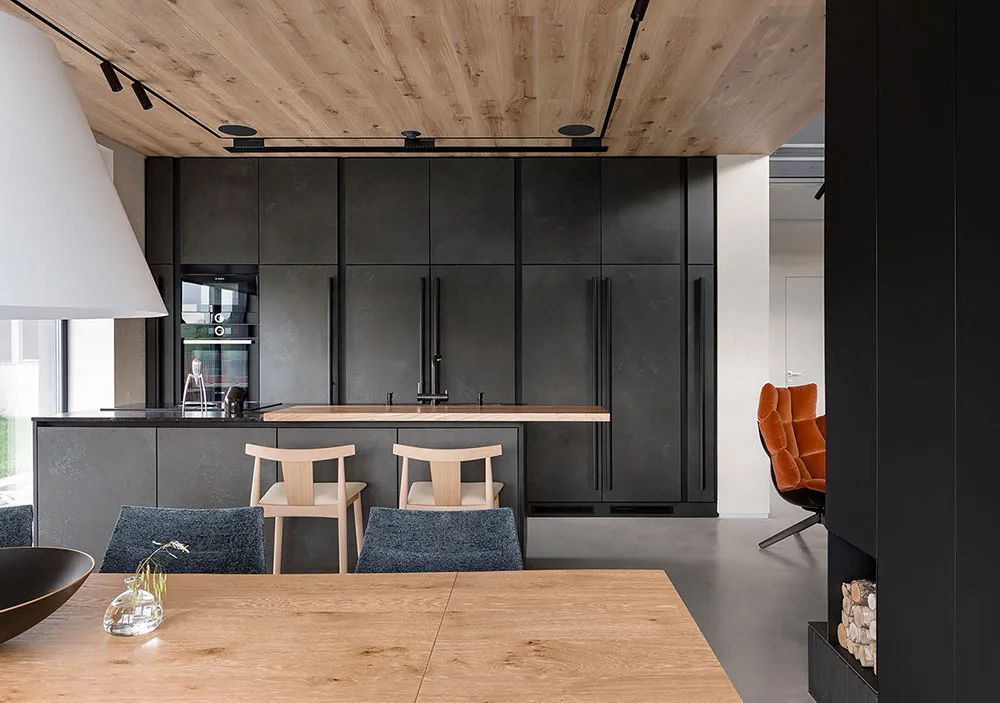 Современный дом для семьи в Днепре с обилием дерева в декоре - Gallery image 5