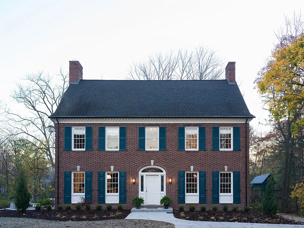 Formes esthétiques et tons chaleureux : une maison très belle au Michigan - Gallery image 39