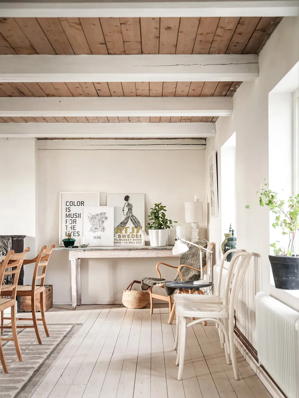 Просторные и тёплые интерьеры бывшей фермы в Швеции - Gallery image 21