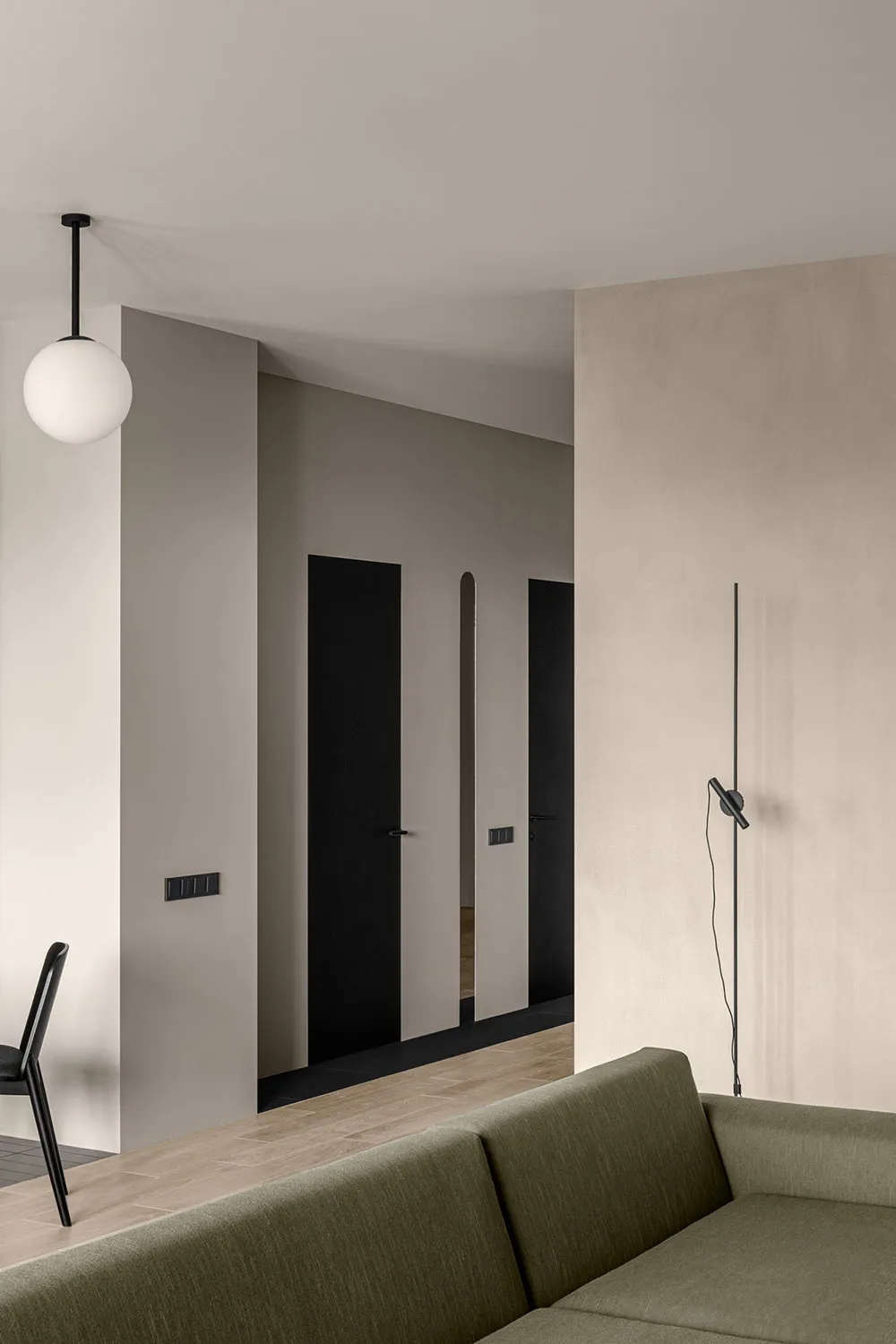 Style moderne de cuisine et plantes vivantes : appartement minimaliste à Kyiv - Gallery image 14