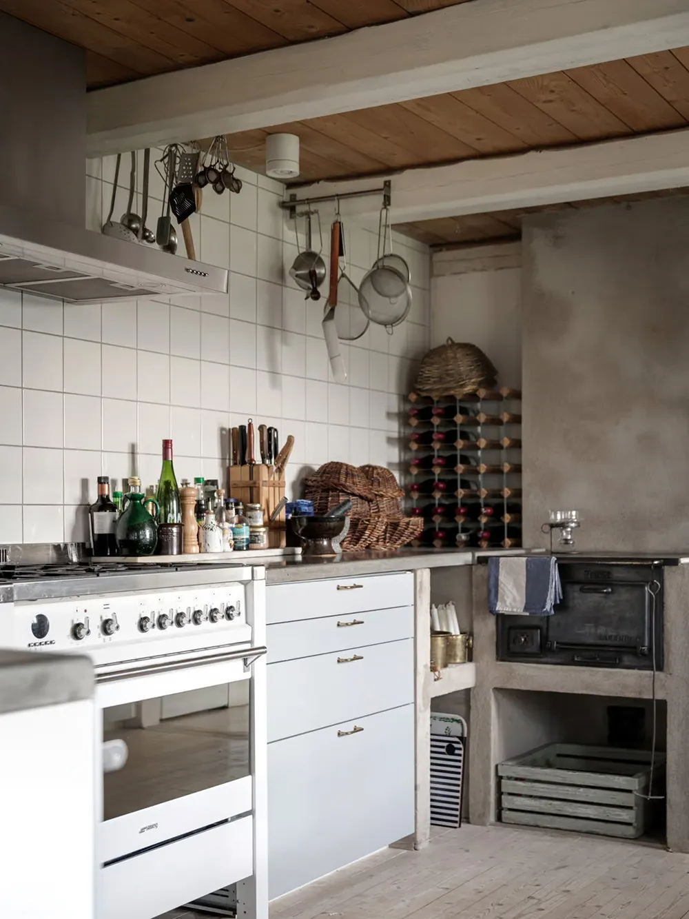 Просторные и тёплые интерьеры бывшей фермы в Швеции - Gallery image 16