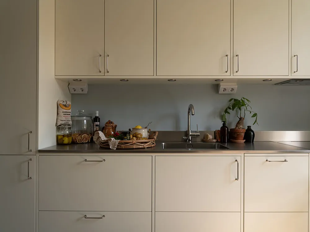 Однокомнатная квартира в Швеции с красивым оттенком стен (41 кв. м) - Gallery image 13