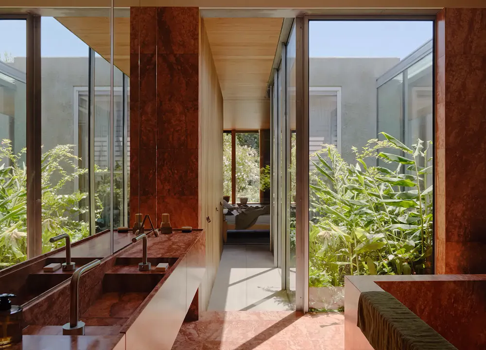 Современный дом дизайнера, в котором архитектура сливается с садом - Gallery image 7