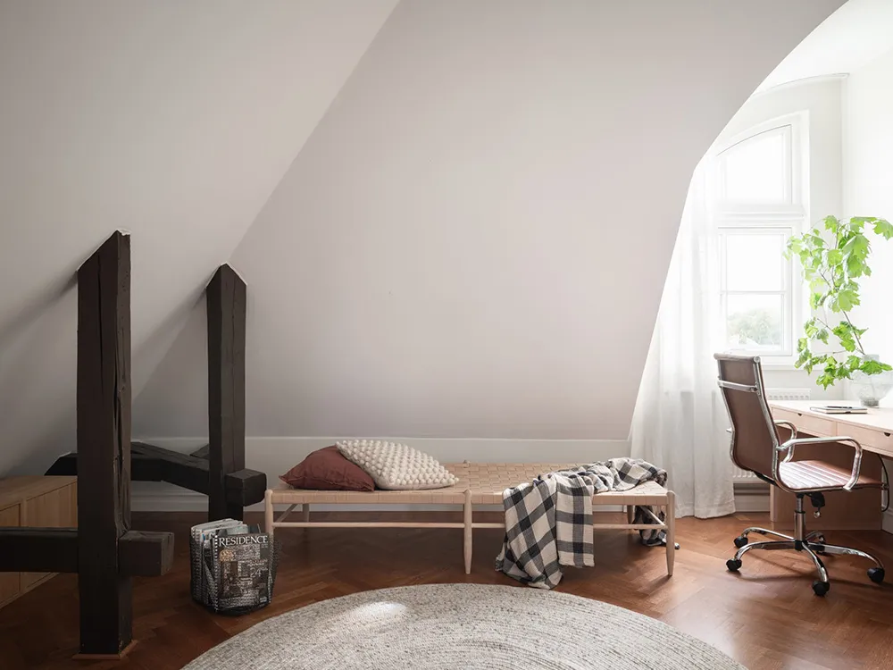 Appartement à deux étages avec de superbes fenêtres de mansarde en Suède - Gallery image 6