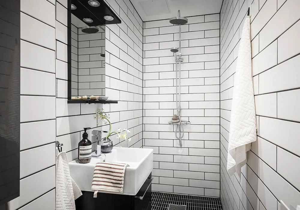 स्टाइलिश काले-सफेद रंग का लिविंग रूम एवं हरे रंग का बेडरूम: गोथेनबर्ग में स्थित एक छोटा 2-km वाला अपार्टमेंट (61 वर्ग मीटर) - Gallery image 27