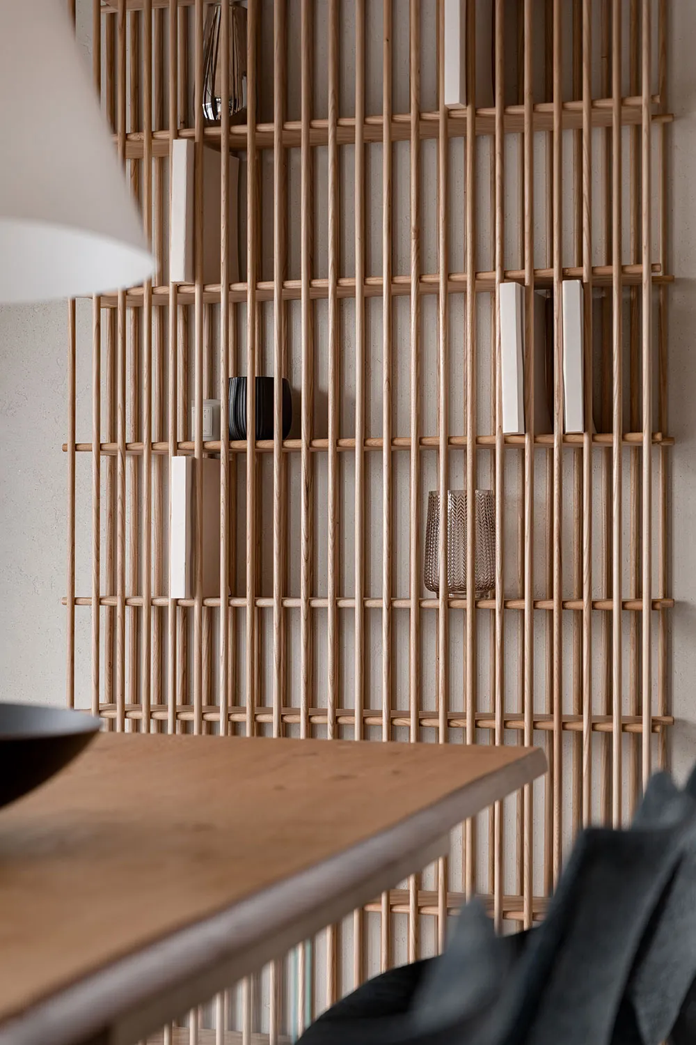 Современный дом для семьи в Днепре с обилием дерева в декоре - Gallery image 26