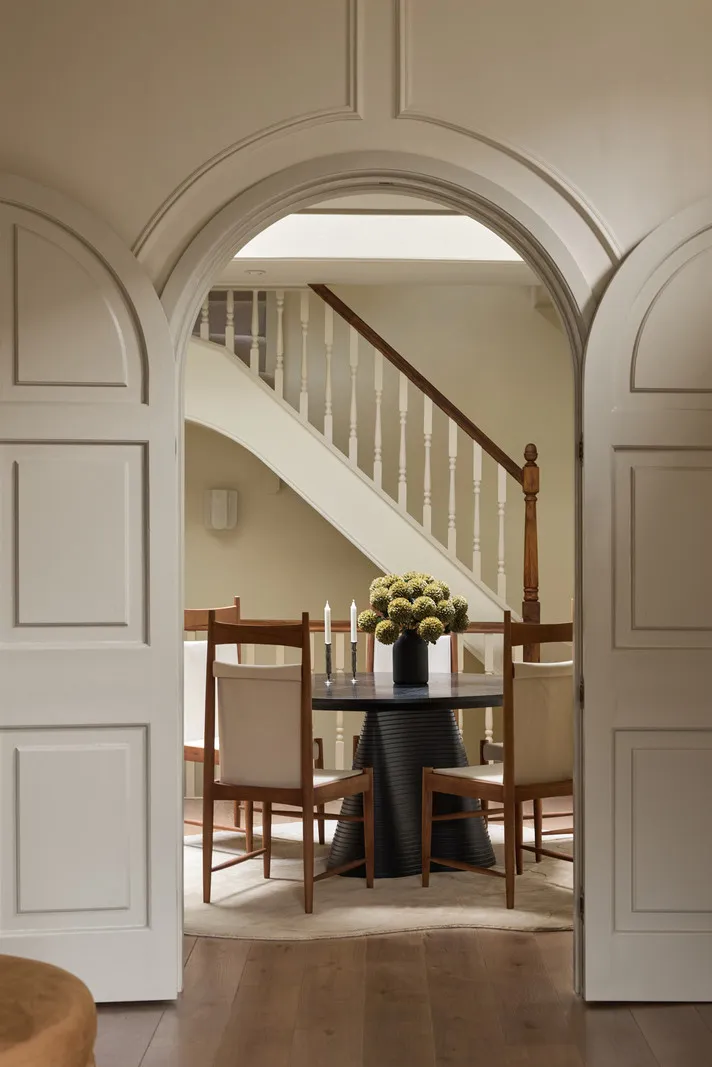 Excellent design of a historical house in London - Gallery image 2