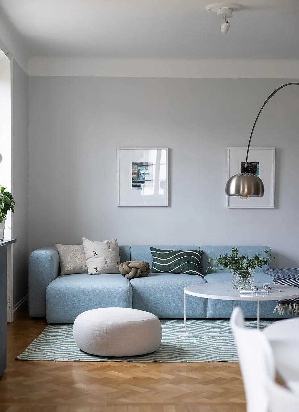 Спокойный и приятный скандинавский интерьер в прохладных тонах (83 кв. м) - Gallery image 1