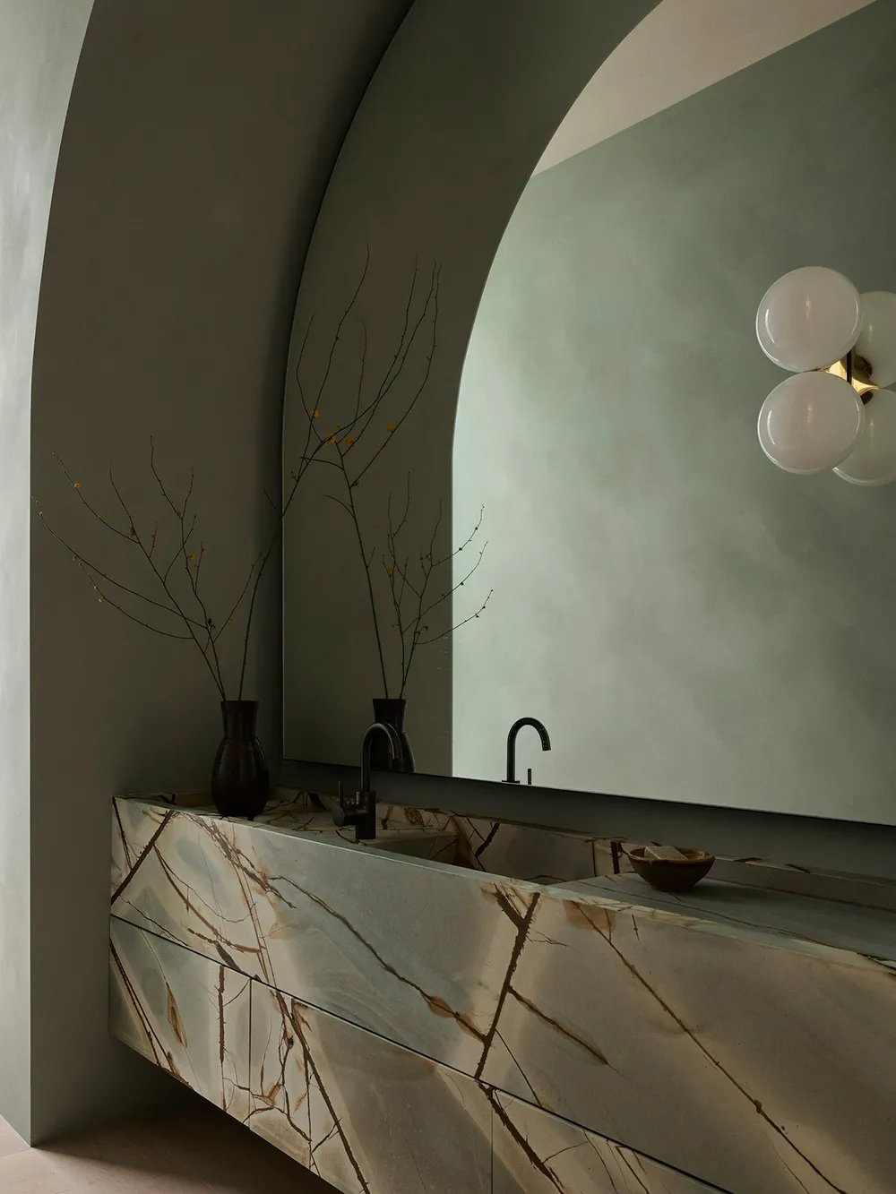 Soft Modern Interiors of a Stunning Oceanfront Villa in Australia - Gallery image 17