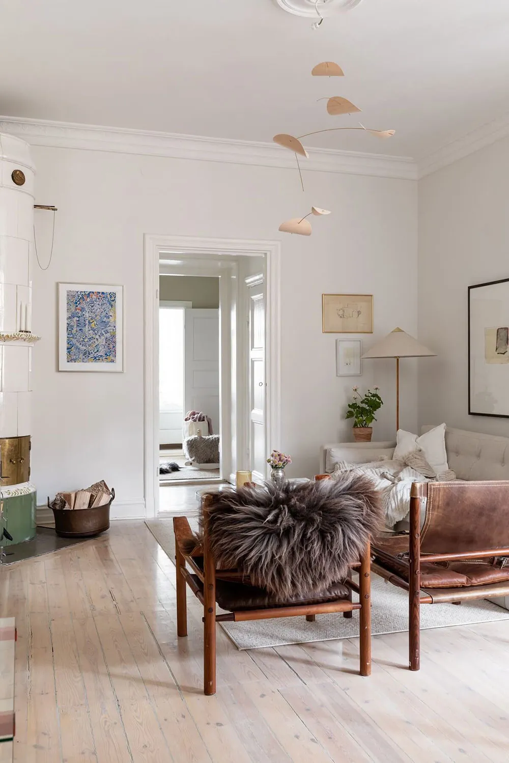 Separador de vidrio y tonos tranquilos: apartamento en Estocolmo (69 m²) - Gallery image 7