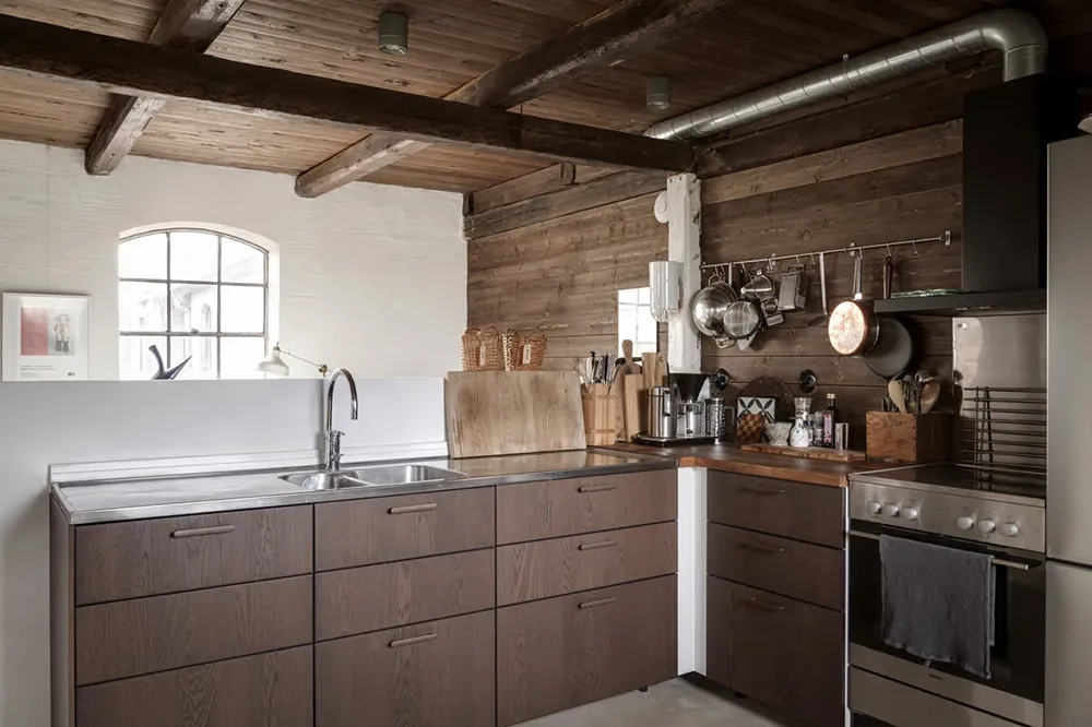 Просторные и тёплые интерьеры бывшей фермы в Швеции - Gallery image 32