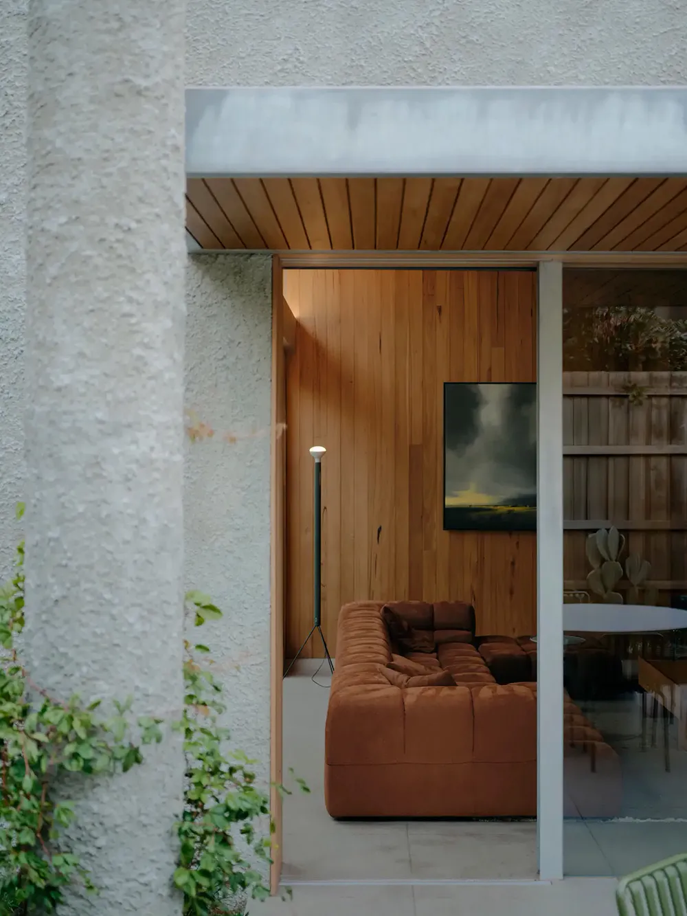 Современный дом дизайнера, в котором архитектура сливается с садом - Gallery image 6