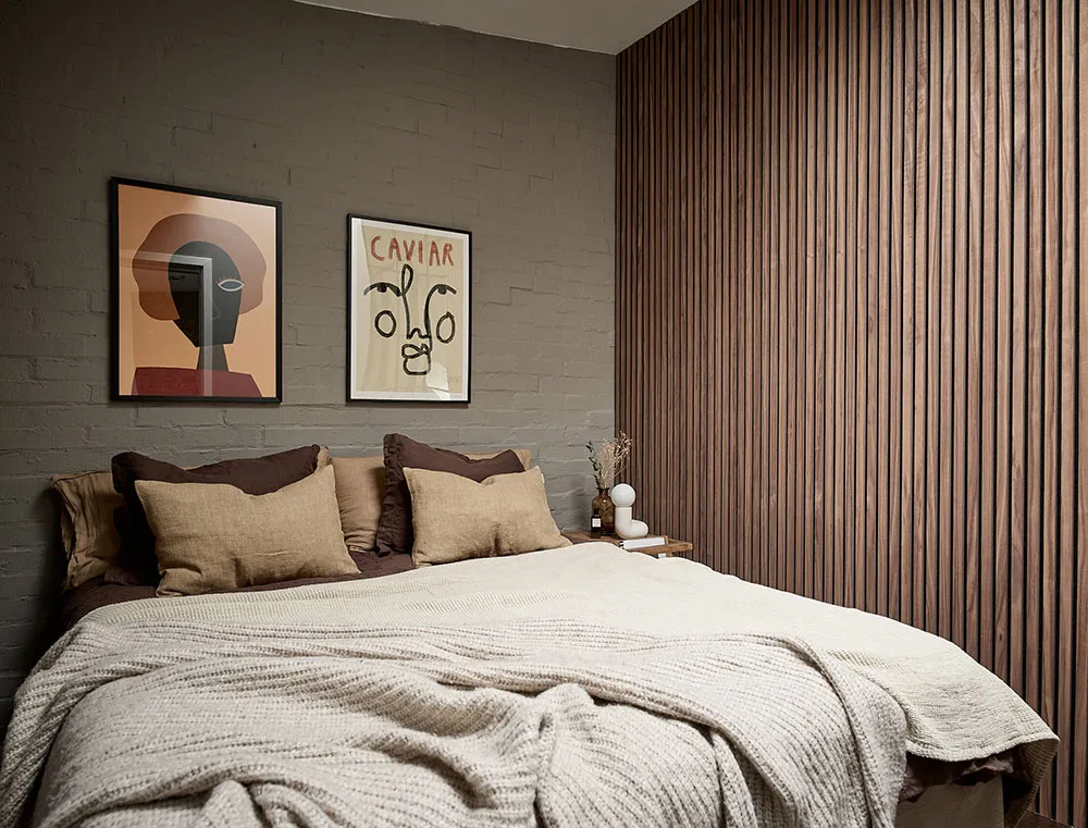 Скошені стеля, цегляна стіна і гардеробна кімната: цікава мансарда в Швеції (42 кв. м) - Gallery image 15