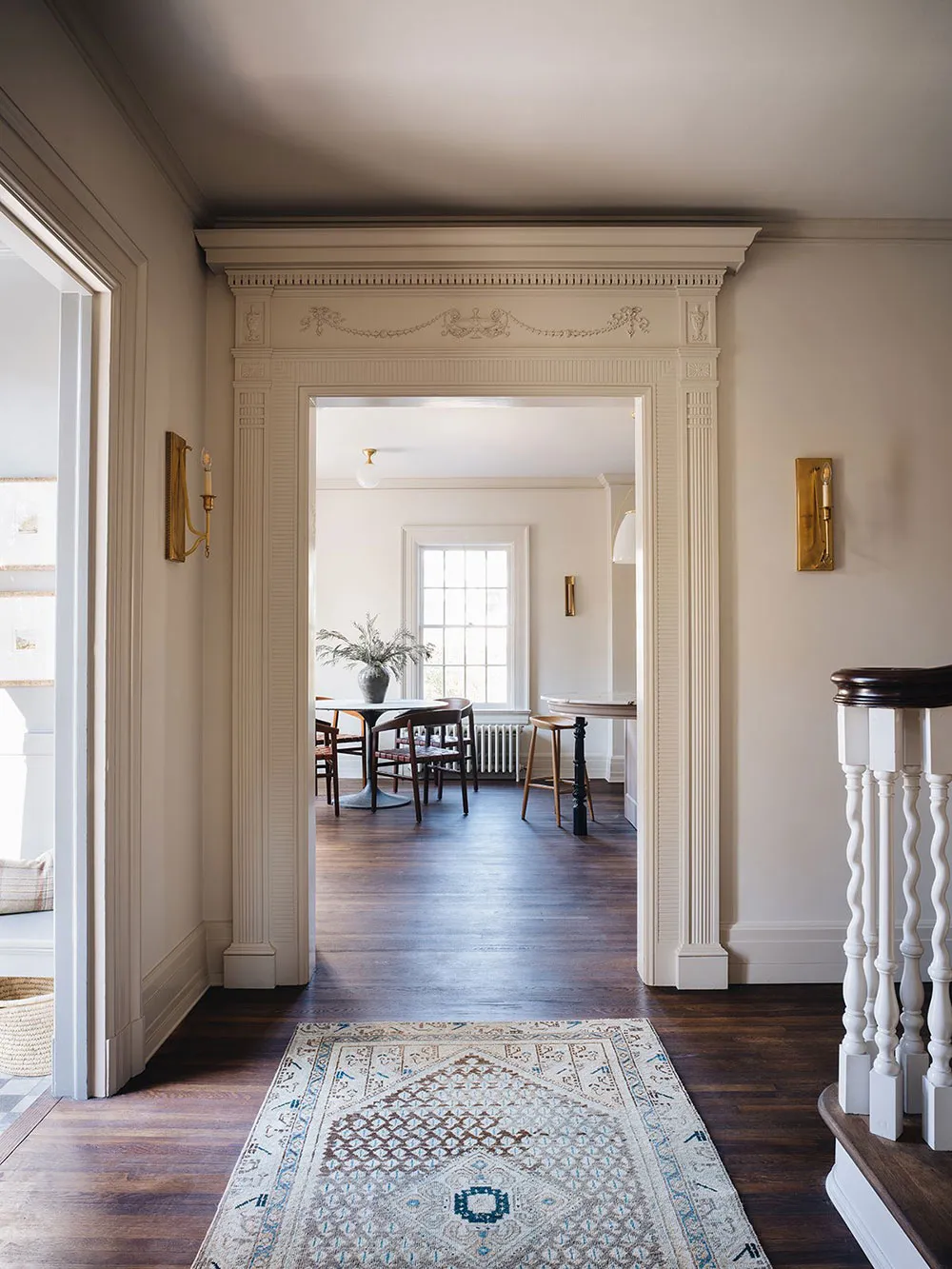 Formes esthétiques et tons chaleureux : une maison très belle au Michigan - Gallery image 14