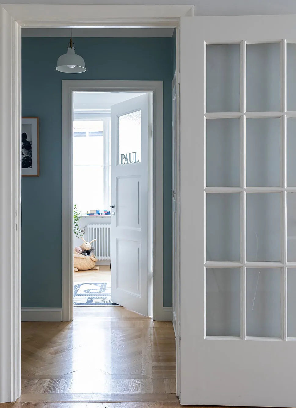 Спокойный и приятный скандинавский интерьер в прохладных тонах (83 кв. м) - Gallery image 9