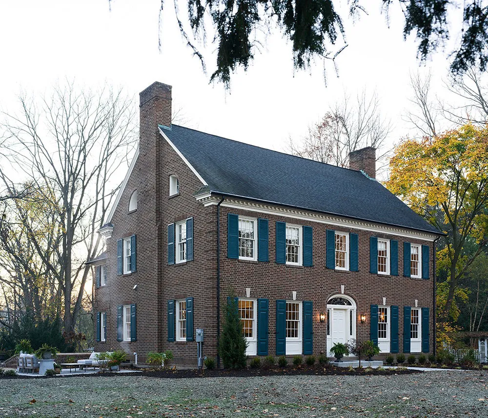 Formes esthétiques et tons chaleureux : une maison très belle au Michigan - Gallery image 1