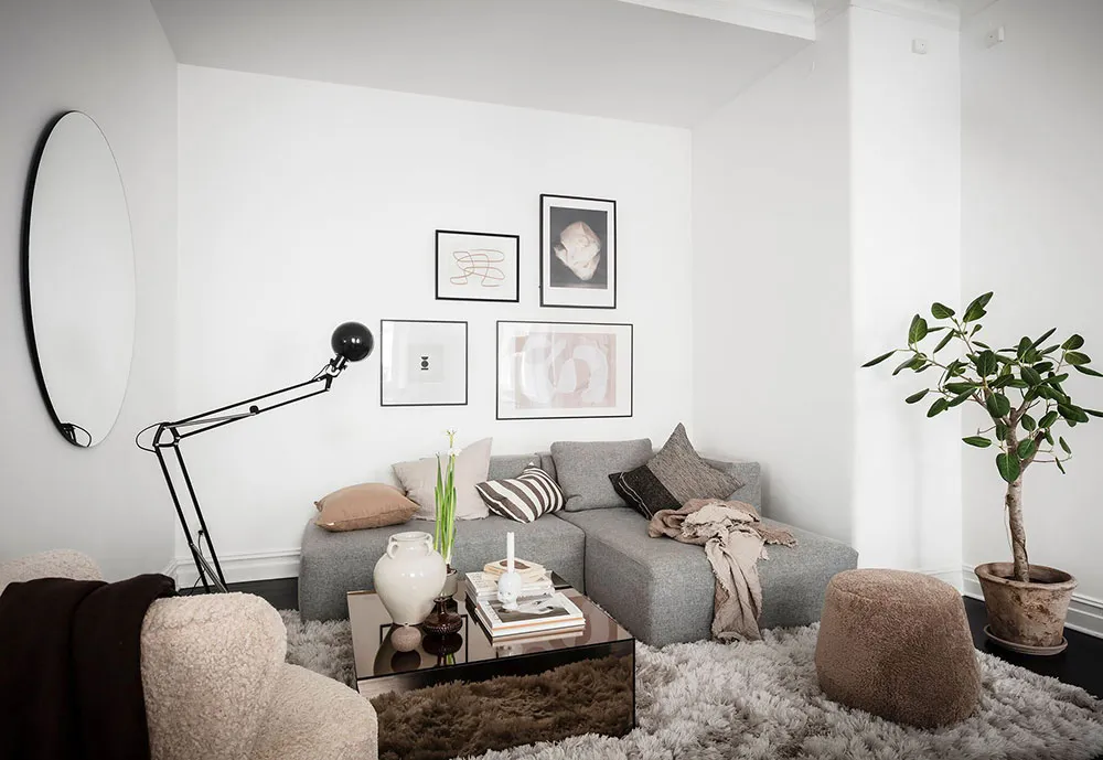 स्टाइलिश काले-सफेद रंग का लिविंग रूम एवं हरे रंग का बेडरूम: गोथेनबर्ग में स्थित एक छोटा 2-km वाला अपार्टमेंट (61 वर्ग मीटर) - Gallery image 13