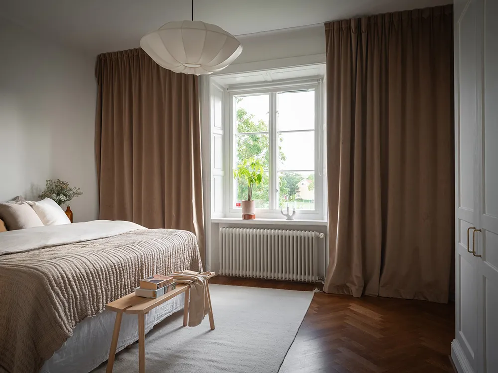 Appartement à deux étages avec de superbes fenêtres de mansarde en Suède - Gallery image 28