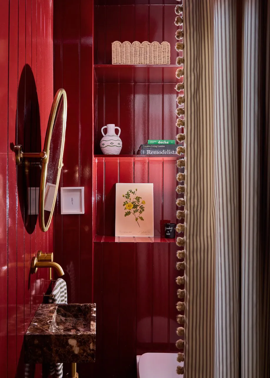 Elegant Color Accents and Modern Decor in Classic Townhouse Design in London - Gallery image 14