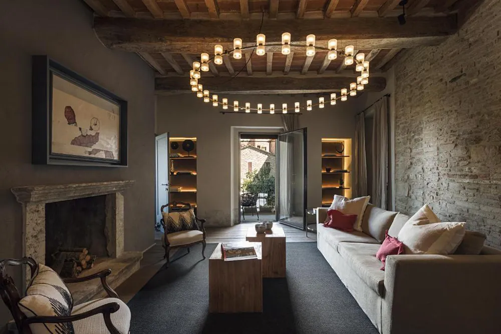 Середньовічні фрески та сучасний дизайн: будинок в Італії - Gallery image 3