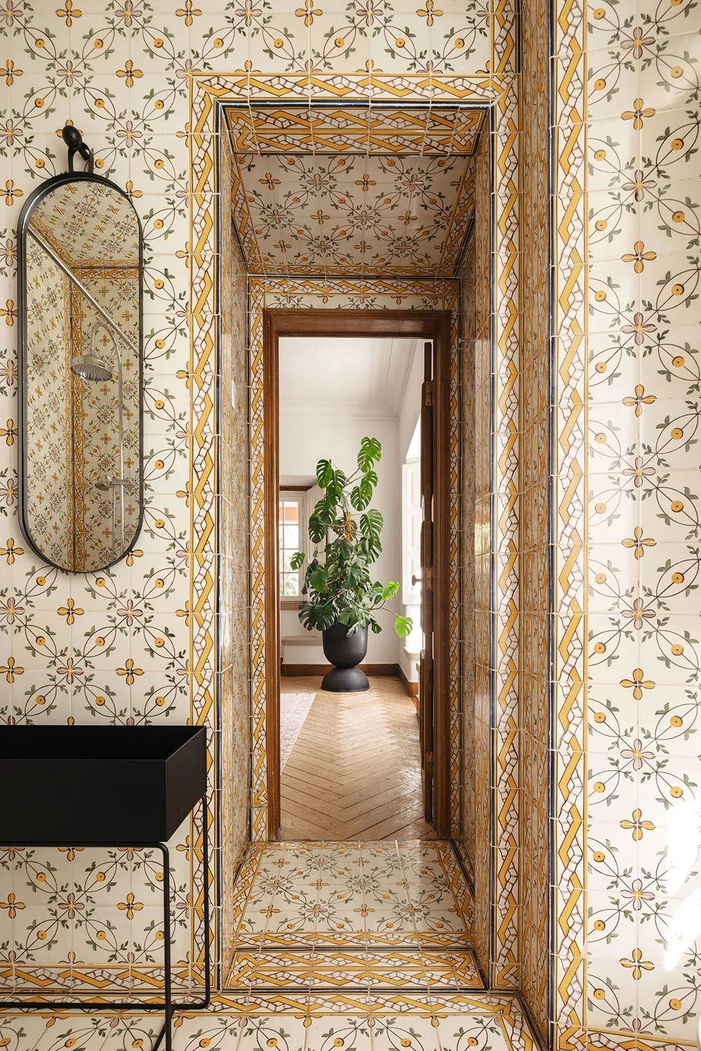 Style moderne d'une belle villa rose du XIXe siècle au Portugal - Gallery image 12