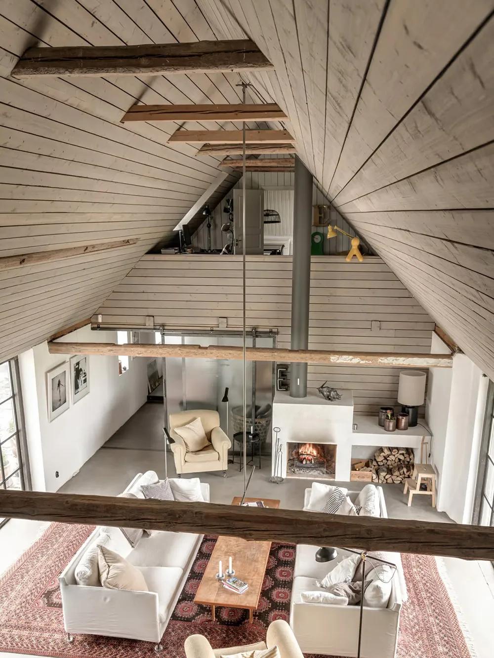 Просторные и тёплые интерьеры бывшей фермы в Швеции - Gallery image 4