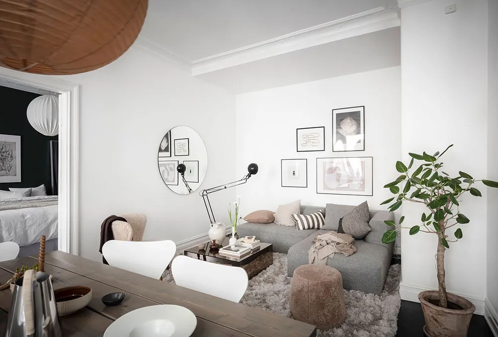 स्टाइलिश काले-सफेद रंग का लिविंग रूम एवं हरे रंग का बेडरूम: गोथेनबर्ग में स्थित एक छोटा 2-km वाला अपार्टमेंट (61 वर्ग मीटर) - Gallery image 12