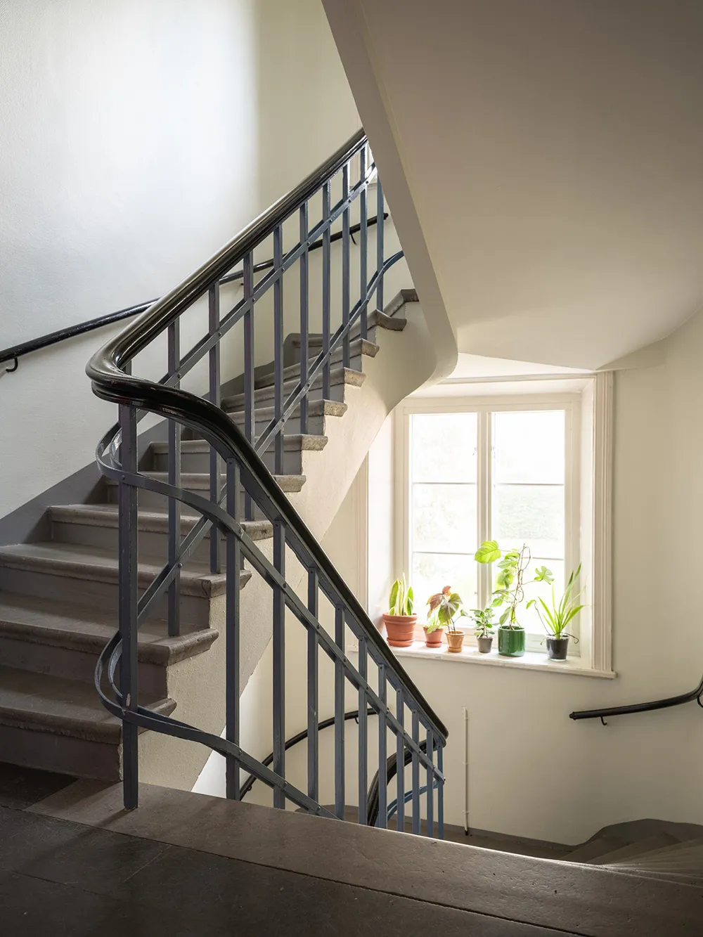 Appartement à deux étages avec de superbes fenêtres de mansarde en Suède - Gallery image 32